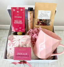 Load image into Gallery viewer, Pretty Female Gift Box Pamper Hamper Large
